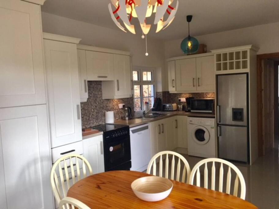 Holiday home An Uaimh , Superb 6 Bedroom House. Killybegs
